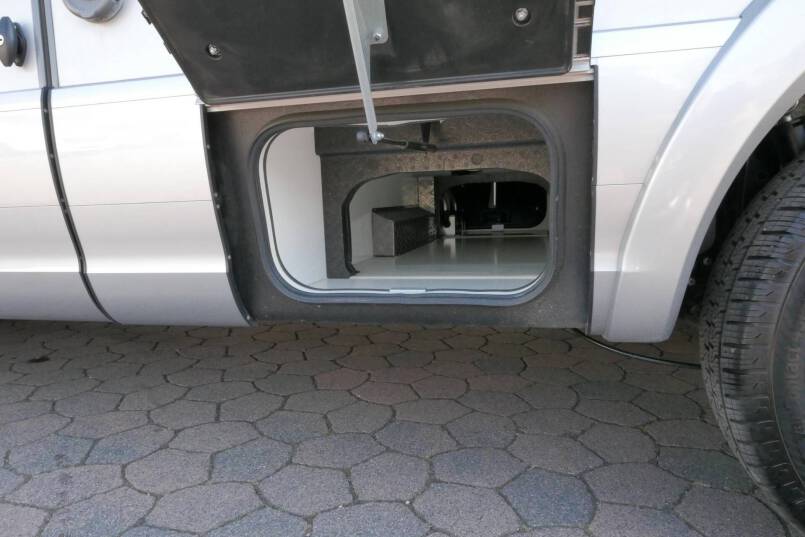 Hymer B-SL 674 SupremeLine Crystal-zilver 180 PK AUTOMAAT, LEVELSYSTEEM, AL-DE 13