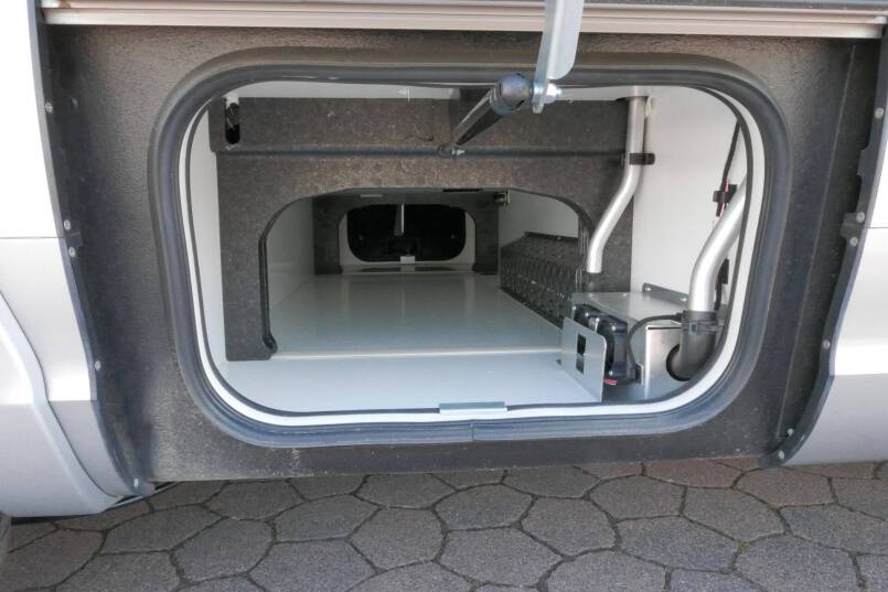 Hymer B-SL 674 SupremeLine Crystal-zilver 180 PK AUTOMAAT, LEVELSYSTEEM, AL-DE 14