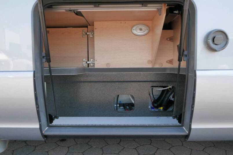 Hymer B-SL 674 SupremeLine Crystal-zilver 180 PK AUTOMAAT, LEVELSYSTEEM, AL-DE 15