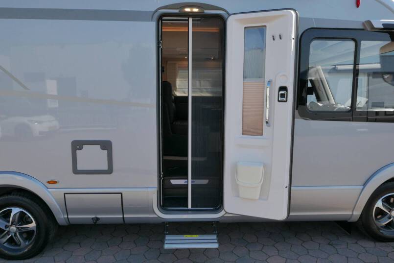 Hymer B-SL 674 SupremeLine Crystal-zilver 180 PK AUTOMAAT, LEVELSYSTEEM, AL-DE 17