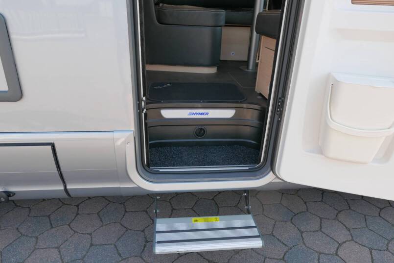 Hymer B-SL 674 SupremeLine Crystal-zilver 180 PK AUTOMAAT, LEVELSYSTEEM, AL-DE 18
