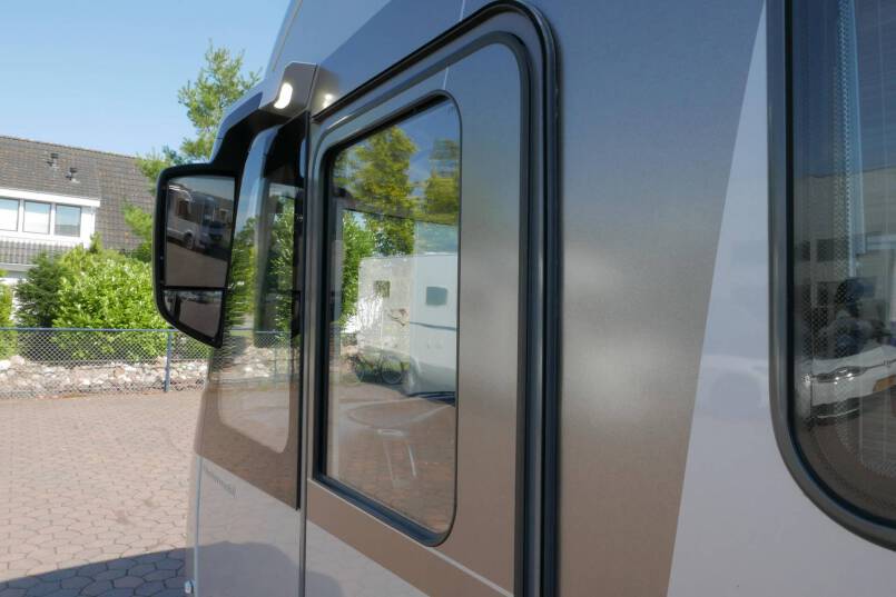 Hymer B-SL 674 SupremeLine Crystal-zilver 180 PK AUTOMAAT, LEVELSYSTEEM, AL-DE 19