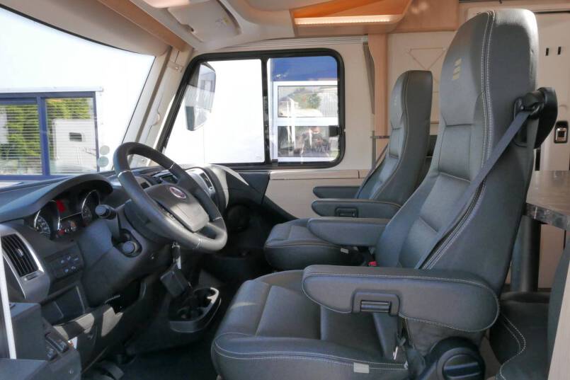 Hymer B-SL 674 SupremeLine Crystal-zilver 180 PK AUTOMAAT, LEVELSYSTEEM, AL-DE 20
