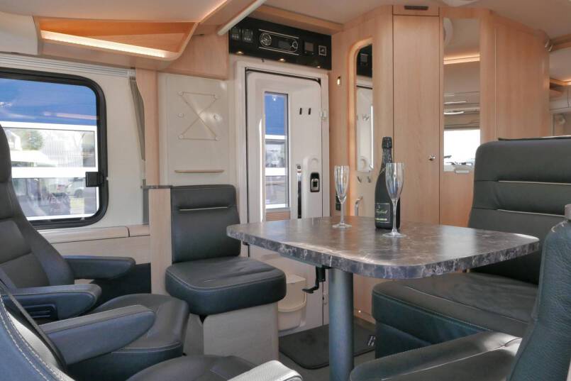 Hymer B-SL 674 SupremeLine Crystal-zilver 180 PK AUTOMAAT, LEVELSYSTEEM, AL-DE 29