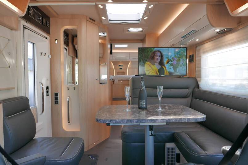 Hymer B-SL 674 SupremeLine Crystal-zilver 180 PK AUTOMAAT, LEVELSYSTEEM, AL-DE 30