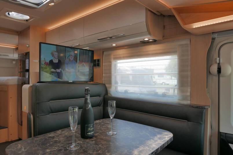 Hymer B-SL 674 SupremeLine Crystal-zilver 180 PK AUTOMAAT, LEVELSYSTEEM, AL-DE 31