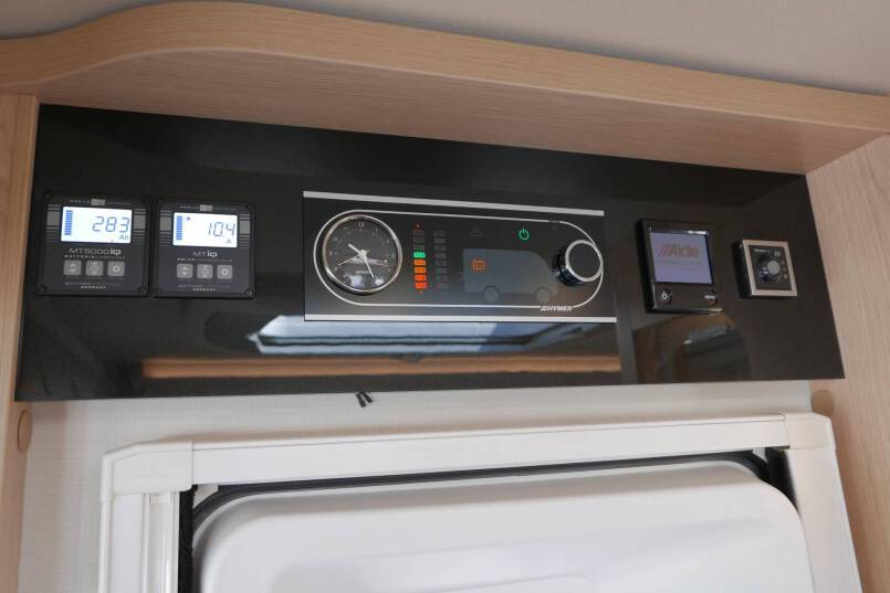 Hymer B-SL 674 SupremeLine Crystal-zilver 180 PK AUTOMAAT, LEVELSYSTEEM, AL-DE 34