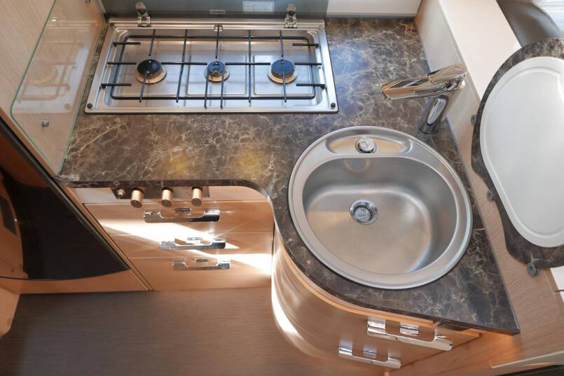 Hymer B-SL 674 SupremeLine Crystal-zilver 180 PK AUTOMAAT, LEVELSYSTEEM, AL-DE 36