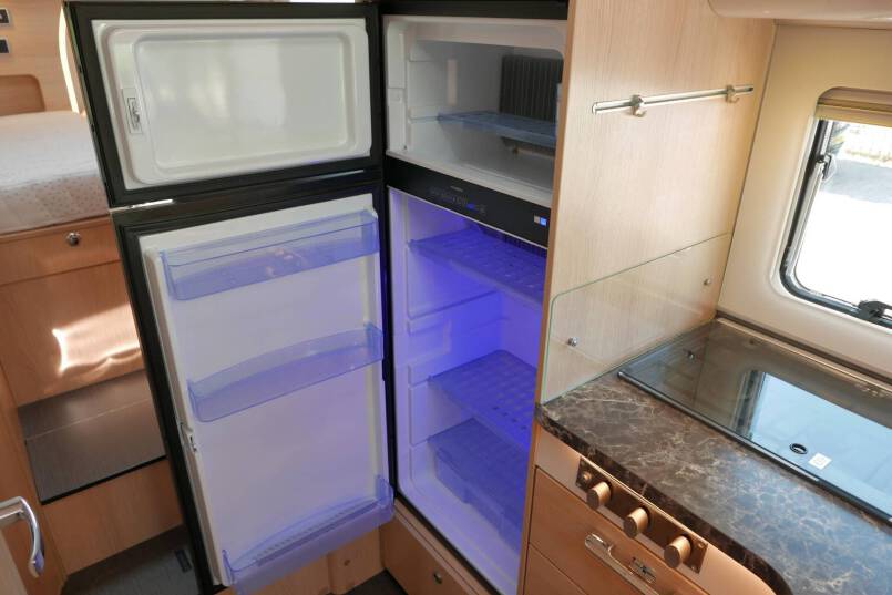 Hymer B-SL 674 SupremeLine Crystal-zilver 180 PK AUTOMAAT, LEVELSYSTEEM, AL-DE 37