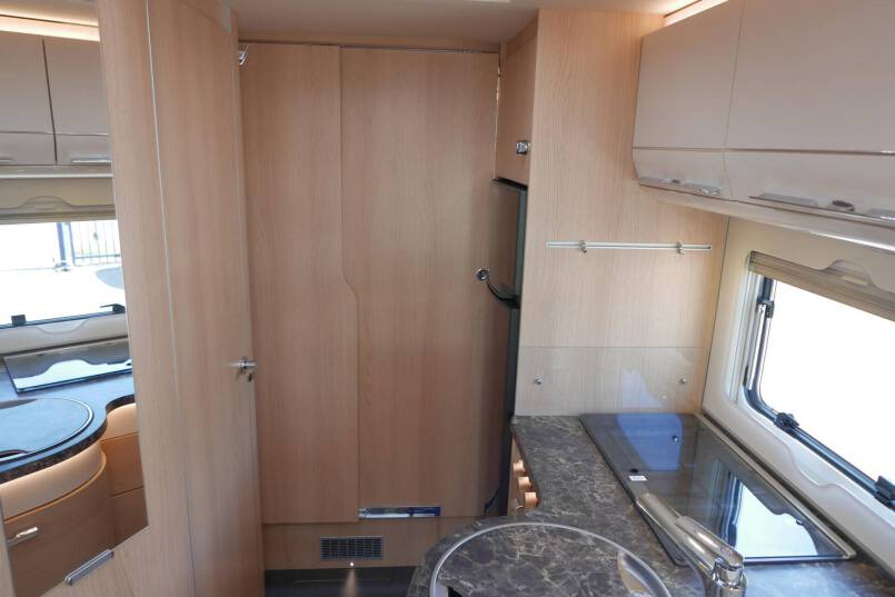 Hymer B-SL 674 SupremeLine Crystal-zilver 180 PK AUTOMAAT, LEVELSYSTEEM, AL-DE 39