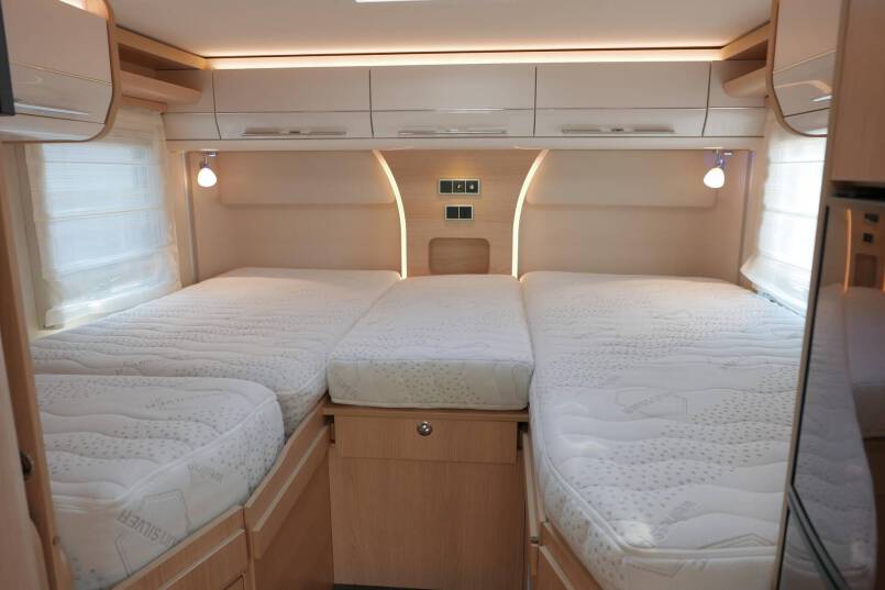 Hymer B-SL 674 SupremeLine Crystal-zilver 180 PK AUTOMAAT, LEVELSYSTEEM, AL-DE 40