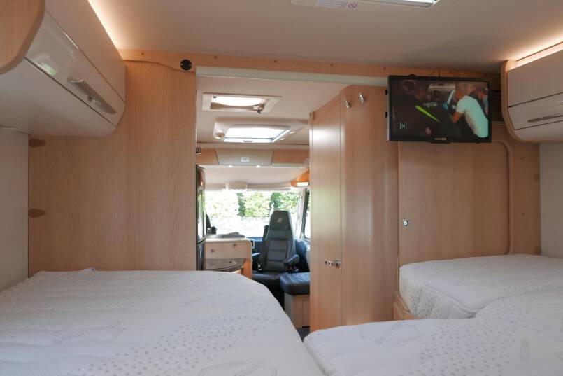 Hymer B-SL 674 SupremeLine Crystal-zilver 180 PK AUTOMAAT, LEVELSYSTEEM, AL-DE 45