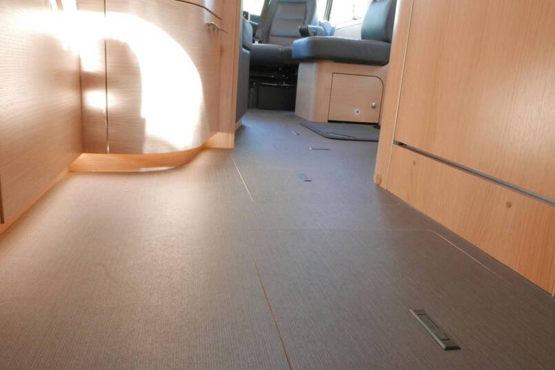 Hymer B-SL 674 SupremeLine Crystal-zilver 180 PK AUTOMAAT, LEVELSYSTEEM, AL-DE 48