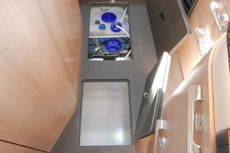 Hymer B-SL 674 SupremeLine Crystal-zilver 180 PK AUTOMAAT, LEVELSYSTEEM, AL-DE 49