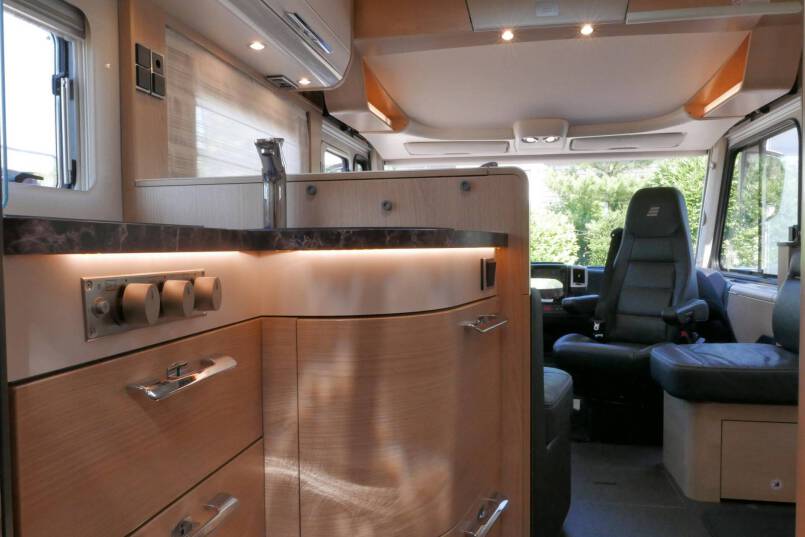 Hymer B-SL 674 SupremeLine Crystal-zilver 180 PK AUTOMAAT, LEVELSYSTEEM, AL-DE 51