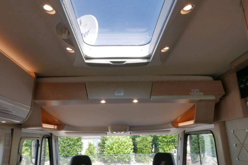 Hymer B-SL 674 SupremeLine Crystal-zilver 180 PK AUTOMAAT, LEVELSYSTEEM, AL-DE 52