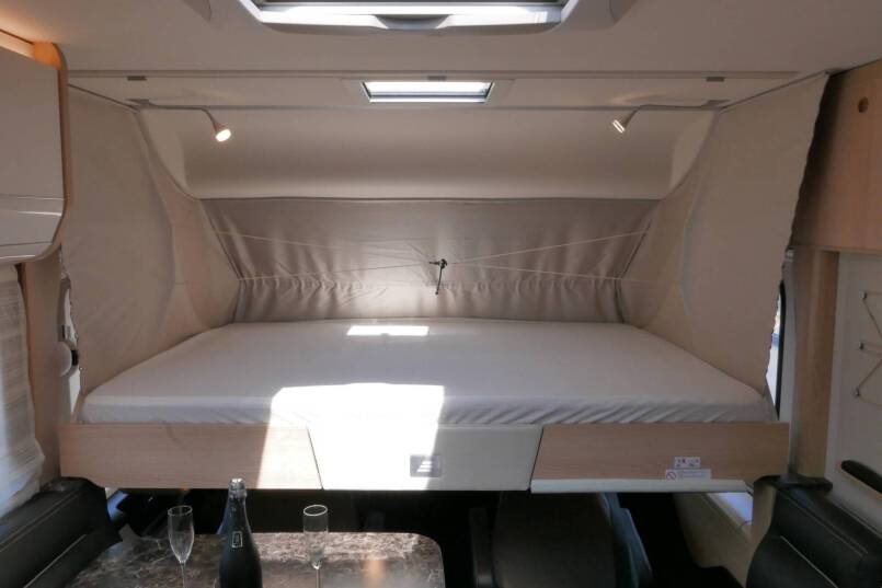 Hymer B-SL 674 SupremeLine Crystal-zilver 180 PK AUTOMAAT, LEVELSYSTEEM, AL-DE 53
