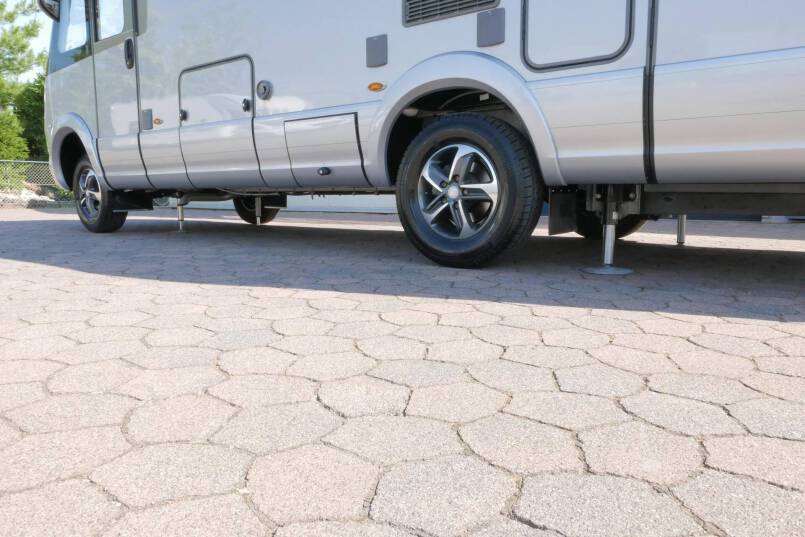 Hymer B-SL 674 SupremeLine Crystal-zilver 180 PK AUTOMAAT, LEVELSYSTEEM, AL-DE 6
