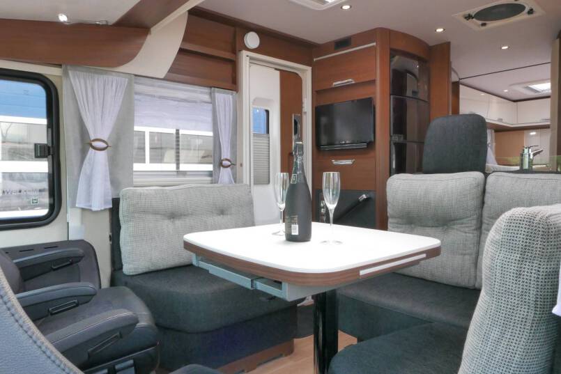 Niesmann + Bischoff Arto 79 LE Champagne 3.0 AUTOMAAT, LUCHTVERING, OMVORMER 32