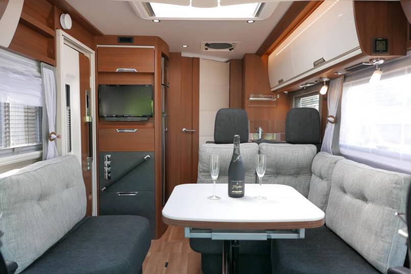 Niesmann + Bischoff Arto 79 LE Champagne 3.0 AUTOMAAT, LUCHTVERING, OMVORMER 35