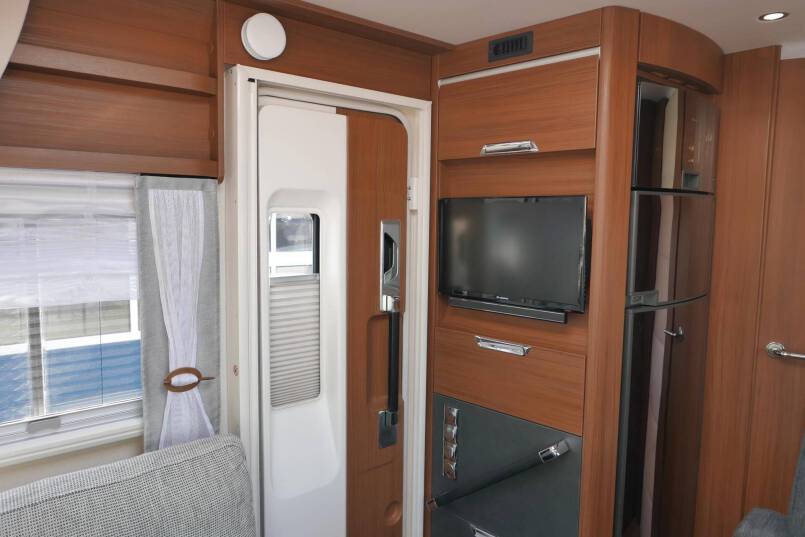 Niesmann + Bischoff Arto 79 LE Champagne 3.0 AUTOMAAT, LUCHTVERING, OMVORMER 37