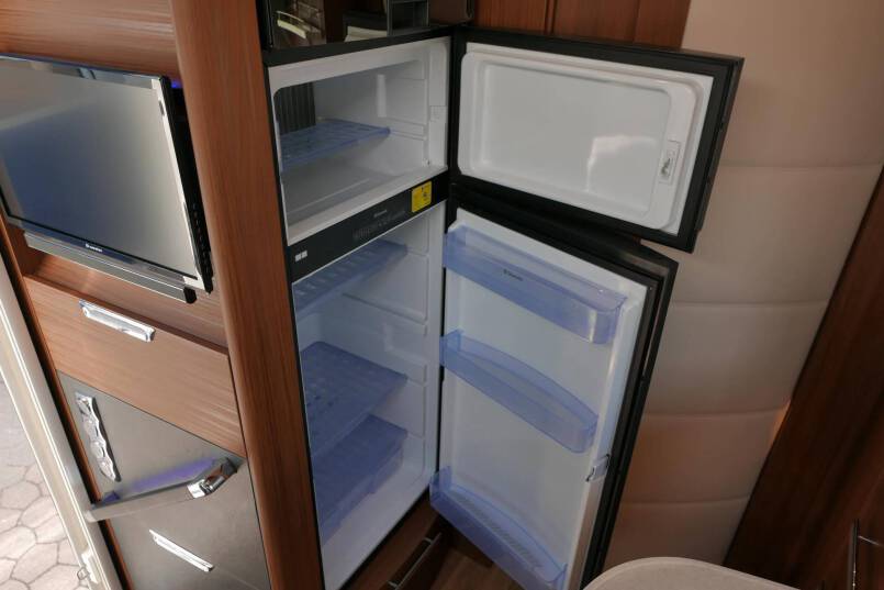 Niesmann + Bischoff Arto 79 LE Champagne 3.0 AUTOMAAT, LUCHTVERING, OMVORMER 39