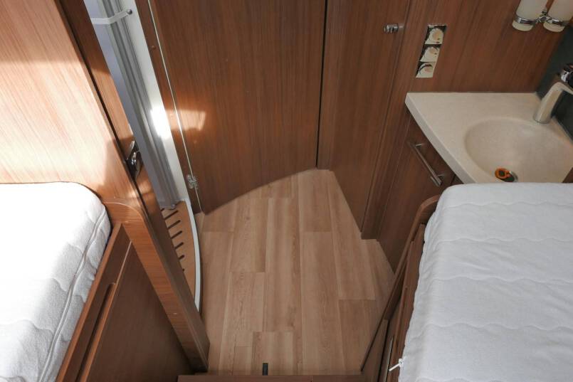 Niesmann + Bischoff Arto 79 LE Champagne 3.0 AUTOMAAT, LUCHTVERING, OMVORMER 50