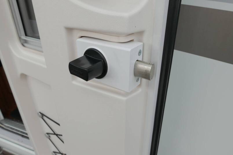 Hymer Exsis I 588 Bovenkastjes AL-KO 150 pk, LEVELSYSTEEM, 13