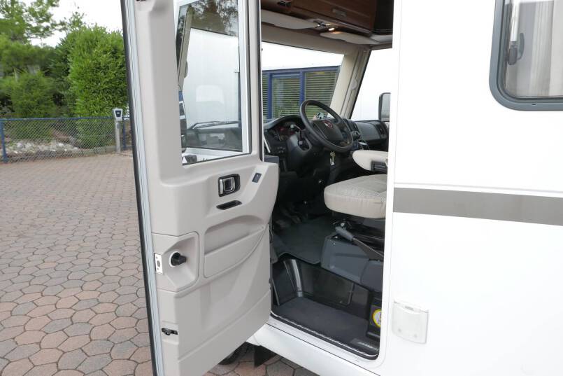 Hymer Exsis I 588 Bovenkastjes AL-KO 150 pk, LEVELSYSTEEM, 15