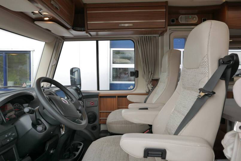 Hymer Exsis I 588 Bovenkastjes AL-KO 150 pk, LEVELSYSTEEM, 17