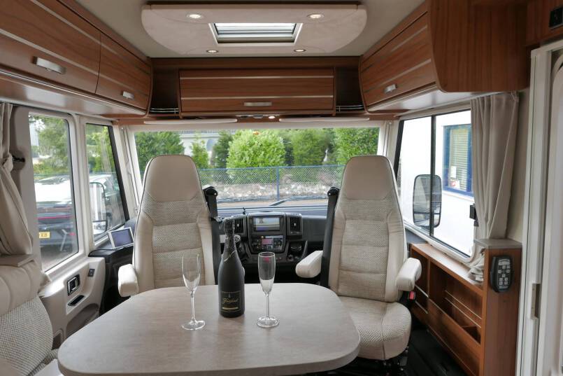 Hymer Exsis I 588 Bovenkastjes AL-KO 150 pk, LEVELSYSTEEM, 19
