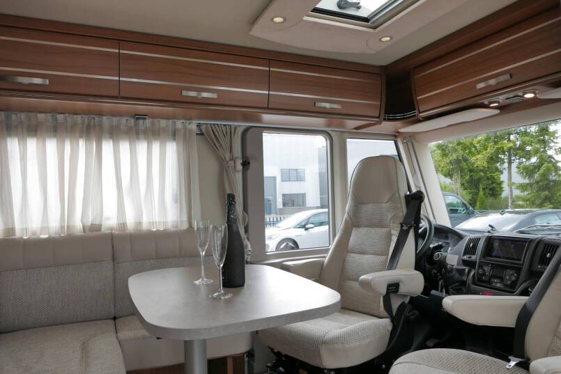 Hymer Exsis I 588 Bovenkastjes AL-KO 150 pk, LEVELSYSTEEM, 21