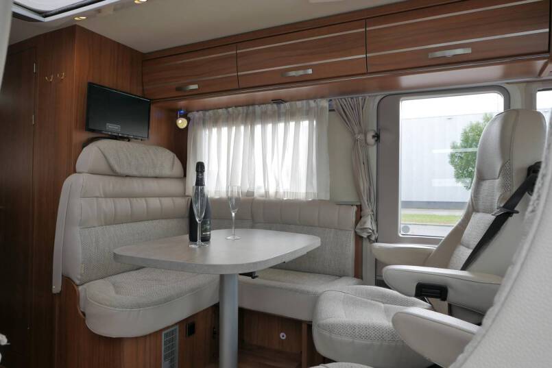 Hymer Exsis I 588 Bovenkastjes AL-KO 150 pk, LEVELSYSTEEM, 22