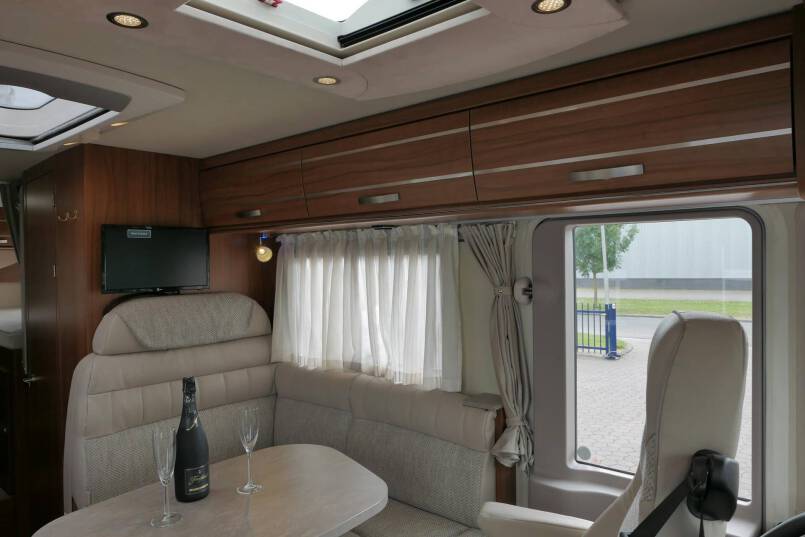 Hymer Exsis I 588 Bovenkastjes AL-KO 150 pk, LEVELSYSTEEM, 24