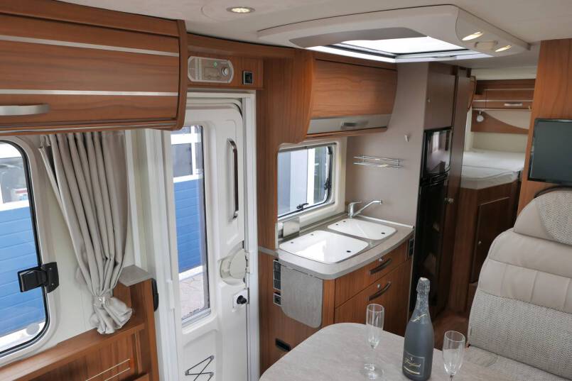 Hymer Exsis I 588 Bovenkastjes AL-KO 150 pk, LEVELSYSTEEM, 25