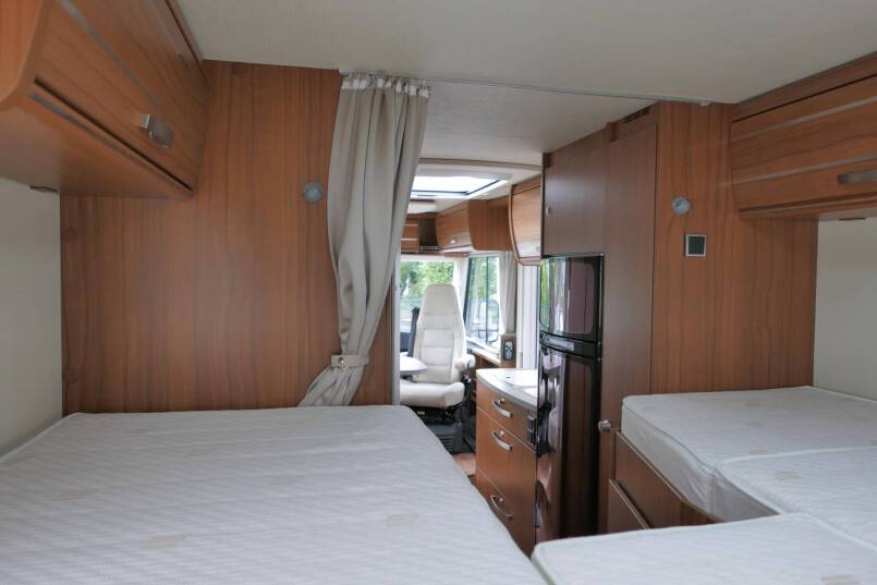 Hymer Exsis I 588 Bovenkastjes AL-KO 150 pk, LEVELSYSTEEM, 31