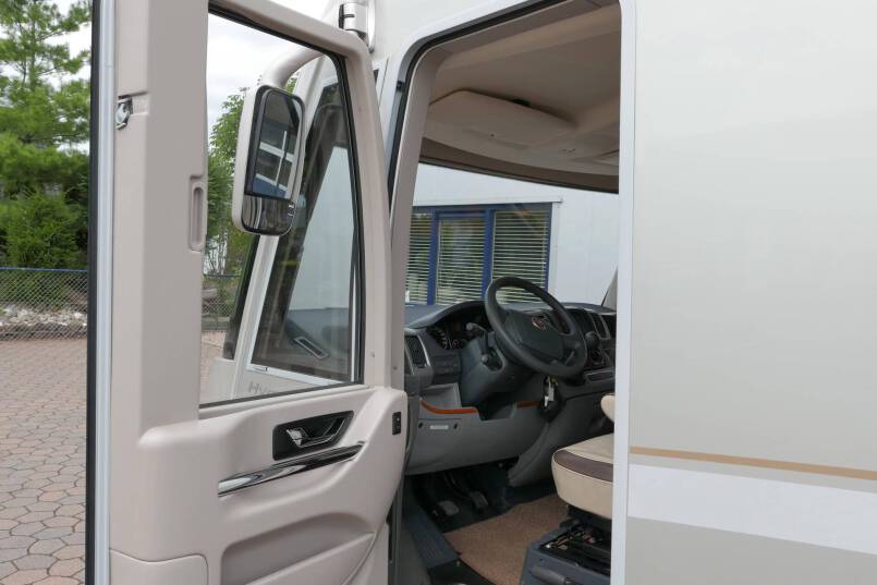 Hymer B 614 SL Star Edition Champagne, 3.0 158 PK, ruime indeling 15