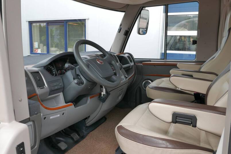 Hymer B 614 SL Star Edition Champagne, 3.0 158 PK, ruime indeling 16