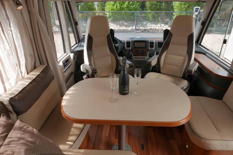 Hymer B 614 SL Star Edition Champagne, 3.0 158 PK, ruime indeling 19