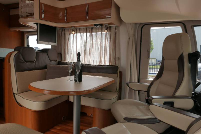 Hymer B 614 SL Star Edition Champagne, 3.0 158 PK, ruime indeling 21