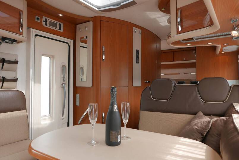 Hymer B 614 SL Star Edition Champagne, 3.0 158 PK, ruime indeling 22