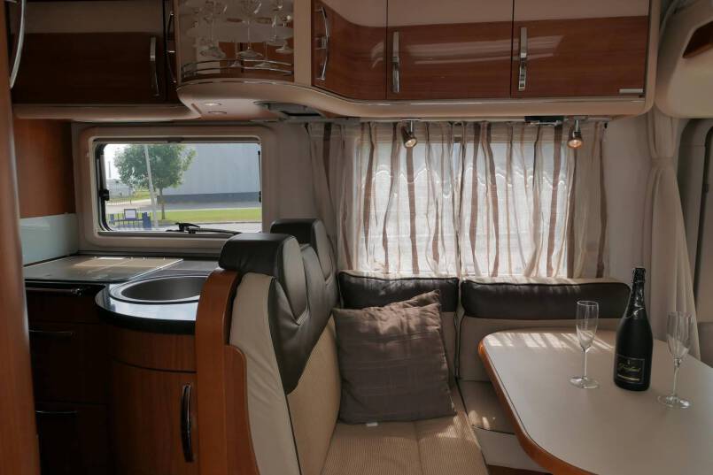 Hymer B 614 SL Star Edition Champagne, 3.0 158 PK, ruime indeling 23