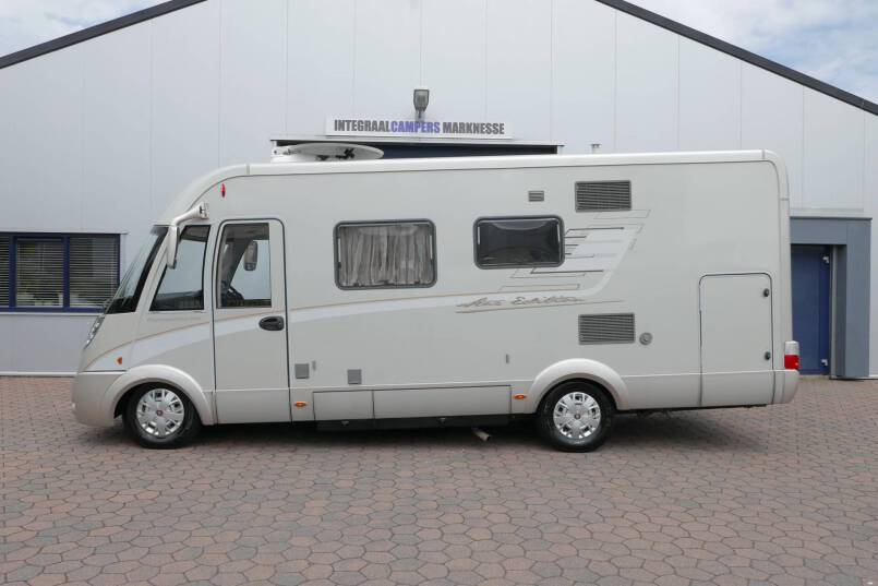 Hymer B 614 SL Star Edition Champagne, 3.0 158 PK, ruime indeling 2