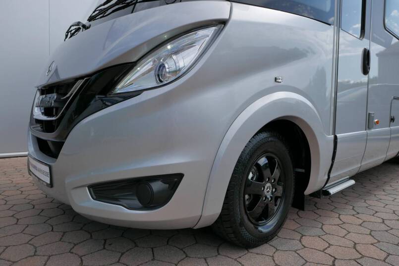 Hymer B ML-I 880 MasterLine 9G AUTOMAAT, 5 persoons, enkele bedden, Crystal Zilver 9