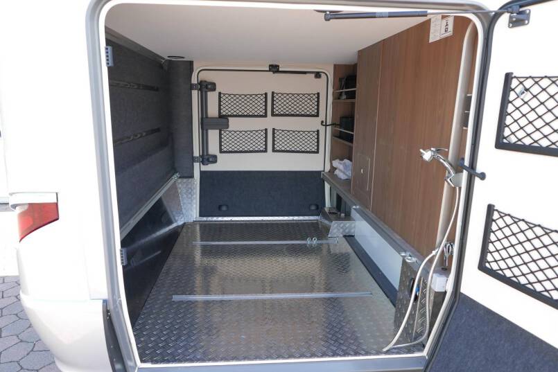 Hymer B ML-I 880 MasterLine 9G AUTOMAAT, 5 persoons, enkele bedden, Crystal Zilver 11