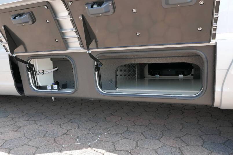 Hymer B ML-I 880 MasterLine 9G AUTOMAAT, 5 persoons, enkele bedden, Crystal Zilver 13
