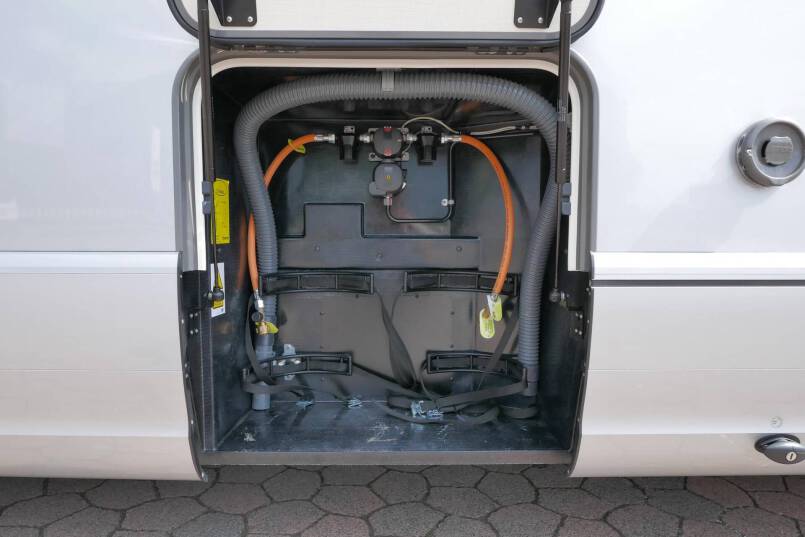 Hymer B ML-I 880 MasterLine 9G AUTOMAAT, 5 persoons, enkele bedden, Crystal Zilver 14