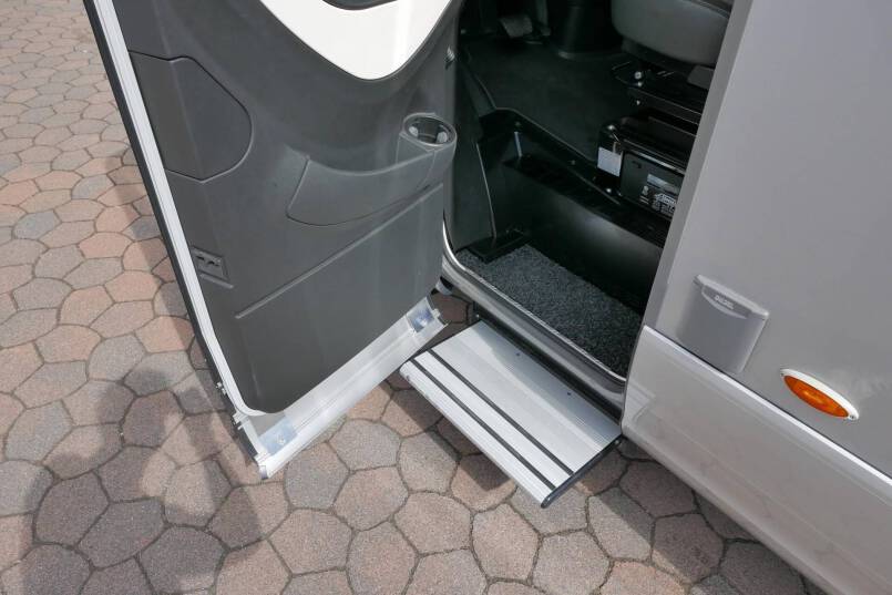Hymer B ML-I 880 MasterLine 9G AUTOMAAT, 5 persoons, enkele bedden, Crystal Zilver 17