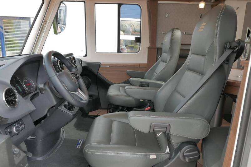Hymer B ML-I 880 MasterLine 9G AUTOMAAT, 5 persoons, enkele bedden, Crystal Zilver 18