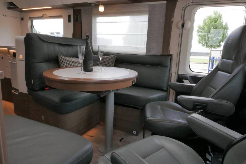Hymer B ML-I 880 MasterLine 9G AUTOMAAT, 5 persoons, enkele bedden, Crystal Zilver 24